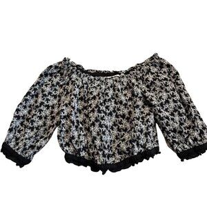 Chelsea & violet Black and white floral print crop top B1